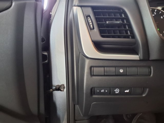 Used 2026 Nissan Rogue SV AWD/4WD image 15