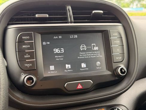Used 2020 Kia Soul LX FWD image 17