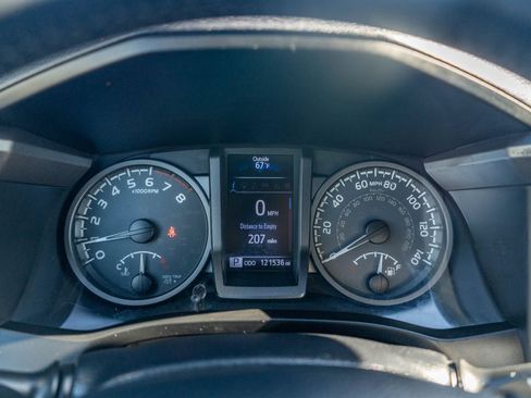 Certified 2018 Toyota Tacoma TRD Sport RWD image 27