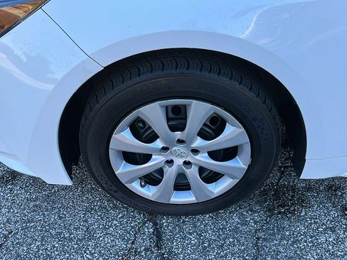 Used 2022 Toyota Corolla LE image 7