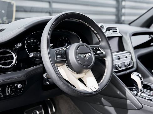 Used 2023 Bentley Bentayga Extended Wheelbase image 37