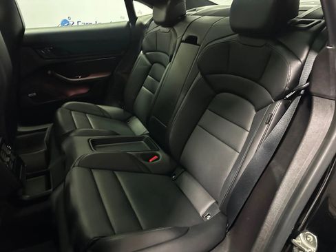 Used 2022 Porsche Taycan image 15
