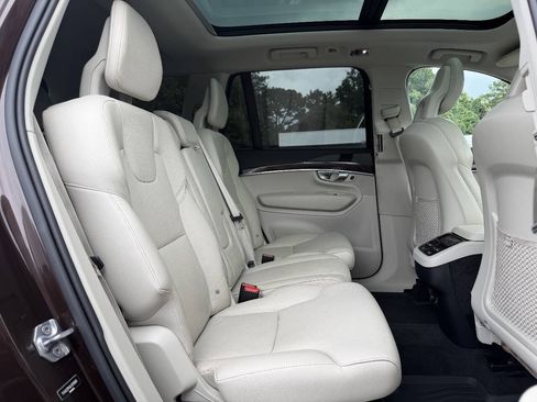 Used 2018 Volvo XC90 T6 Momentum w/ Convenience Package AWD/4WD image 16