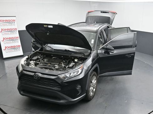 Used 2021 Toyota RAV4 XLE Premium image 40