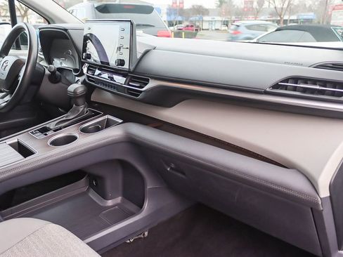 Used 2023 Toyota Sienna LE image 40