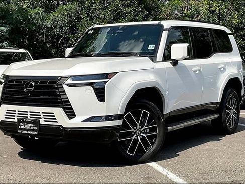Used 2025 Lexus GX 550 w/ Accessory Package (2T) AWD/4WD image 3