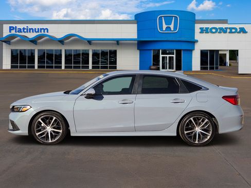 Used 2022 Honda Civic Touring image 3