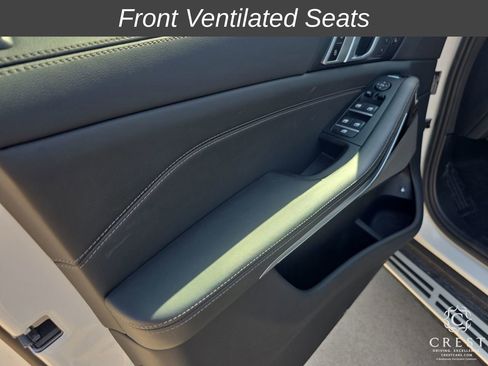 Used 2025 BMW X5 xDrive50e image 8