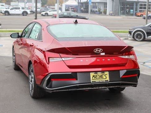 Certified 2025 Hyundai Elantra SEL FWD image 6