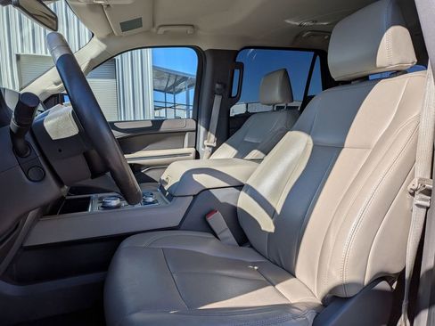 Used 2021 Ford Expedition XLT image 14