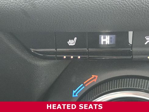 Used 2025 Chevrolet Blazer LT image 3