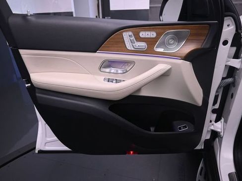 Used 2023 Mercedes-Benz GLS 450 4MATIC image 23