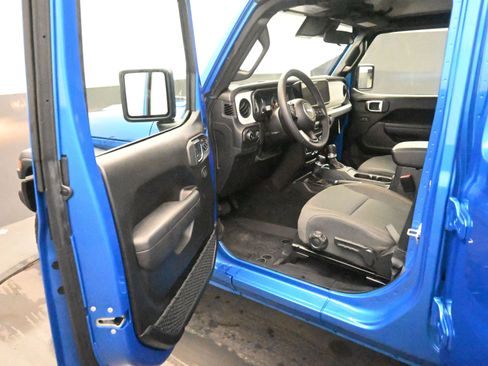 Used 2025 Jeep Wrangler Sport S image 14