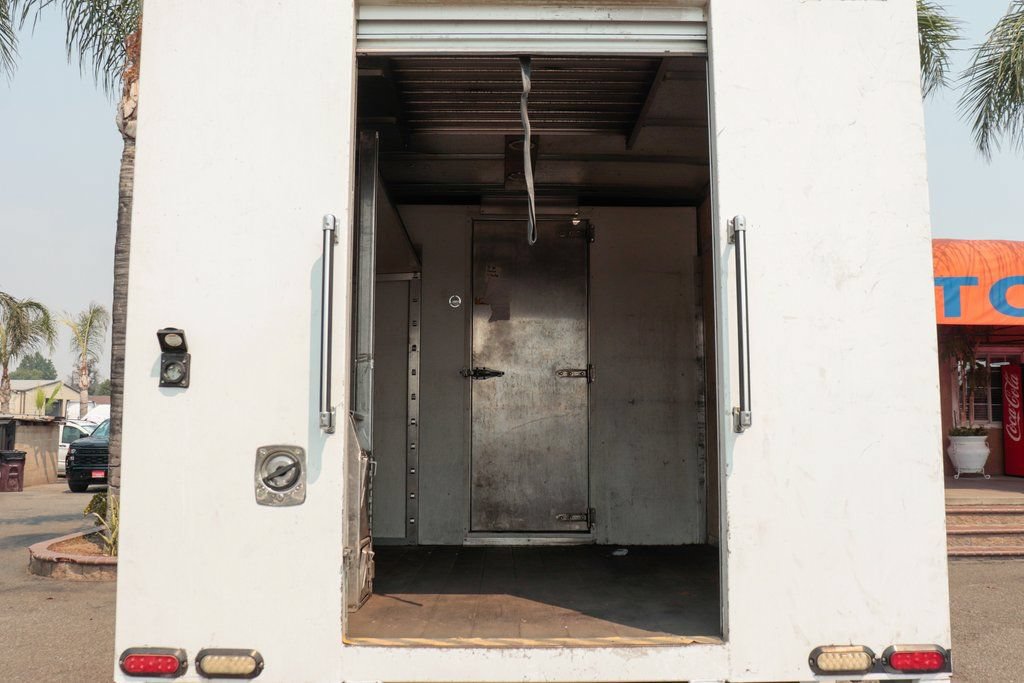 Used 2015 Chevrolet Express 4500 RWD image 9