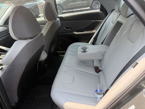 Used 2024 Hyundai Elantra Limited FWD image 13