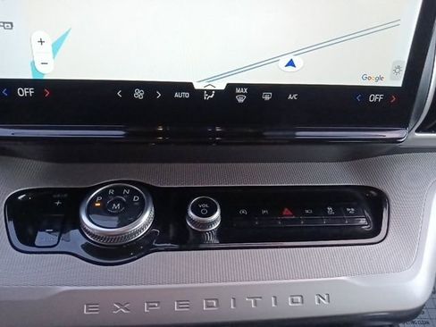 Used 2025 Ford Expedition Active image 26