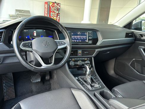 Used 2024 Volkswagen Jetta SE image 16