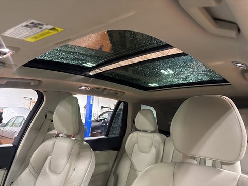 Used 2018 Volvo XC90 T6 Momentum w/ Convenience Package image 12