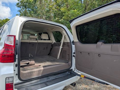 Used 2013 Lexus GX 460 Premium AWD/4WD image 24