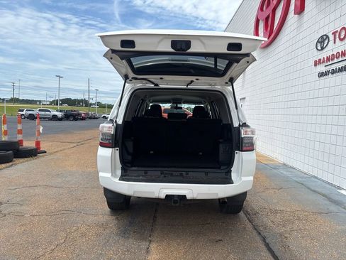 Used 2015 Toyota 4Runner SR5 RWD image 28