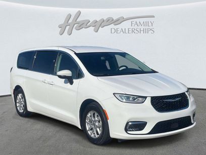 Used 2023 Chrysler Pacifica Touring-L