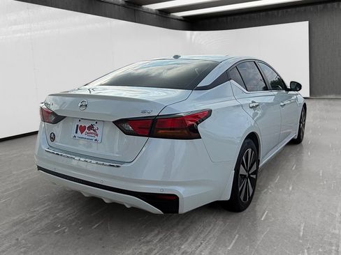 Used 2022 Nissan Altima 2.5 SV FWD image 5