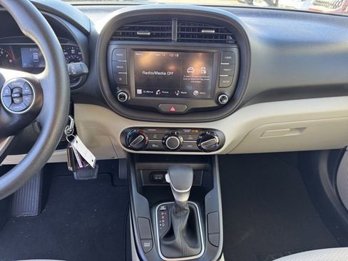 Certified 2022 Kia Soul LX image 16