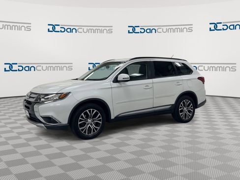 Used 2016 Mitsubishi Outlander SE image 4