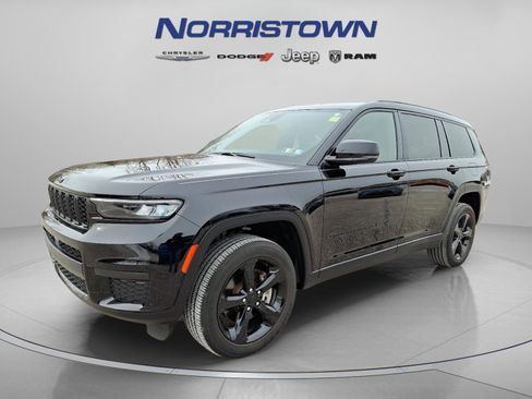 Certified 2023 Jeep Grand Cherokee L Altitude image 3