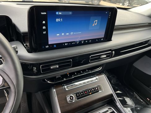 New 2025 Lincoln Aviator Reserve w/ Luxury Package image 19