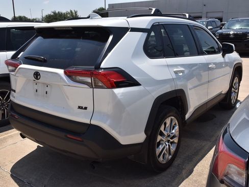 Used 2025 Toyota RAV4 XLE Premium FWD image 5