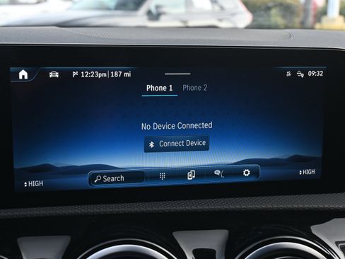 Used 2024 Mercedes-Benz CLA 35 AMG 4MATIC image 32