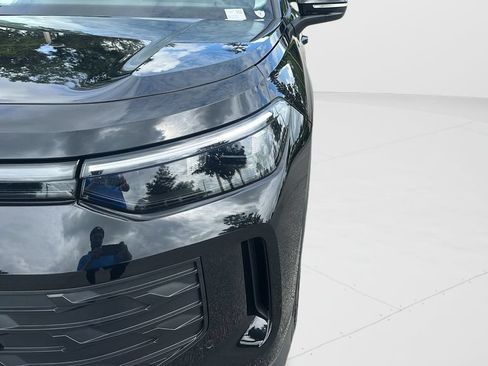 New 2026 Volkswagen Tiguan SE FWD image 31