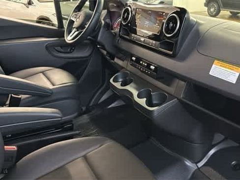 Used 2023 Mercedes-Benz Sprinter 2500 image 26