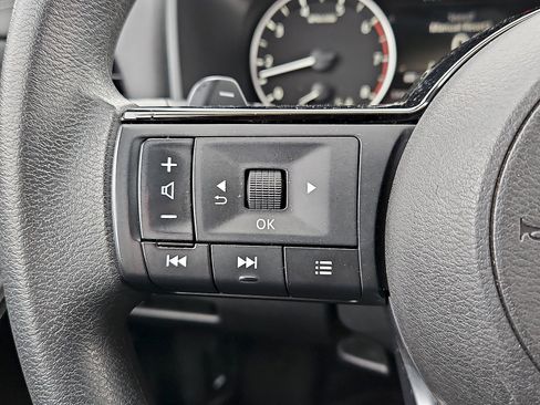 Used 2023 Nissan Rogue SV FWD image 17