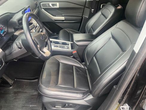 Used 2023 Ford Explorer XLT w/ Equipment Group 202A image 9
