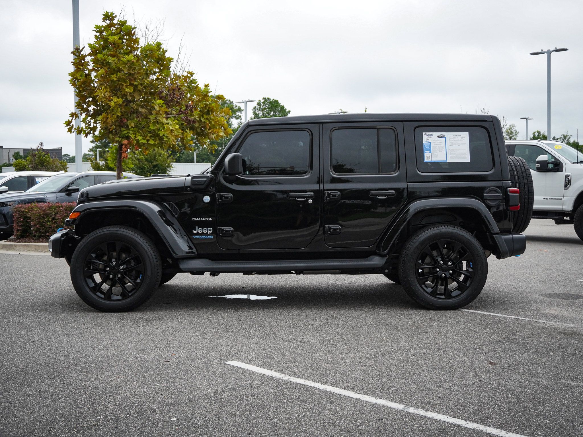 Used 2022 Jeep Wrangler Unlimited Sahara w/ Cold Weather Group AWD/4WD image 7