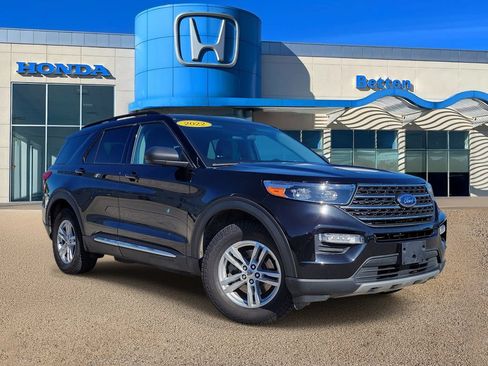 Used 2022 Ford Explorer XLT AWD/4WD image 1