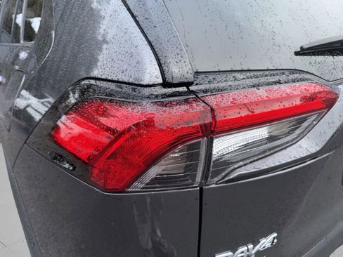 Used 2022 Toyota RAV4 XLE image 7