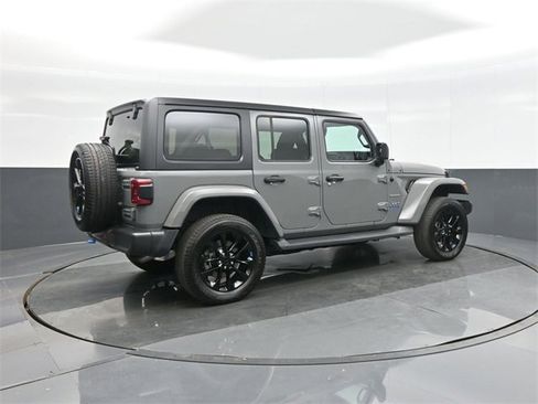 Used 2023 Jeep Wrangler Unlimited Sahara image 7