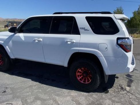 Used 2020 Toyota 4Runner TRD Off-Road Premium AWD/4WD image 6