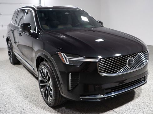 Used 2025 Volvo XC90 B6 Plus AWD/4WD image 5