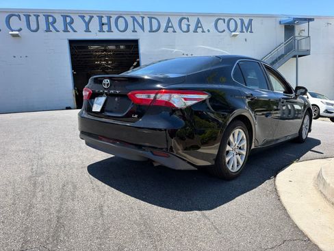 Used 2018 Toyota Camry LE FWD image 7