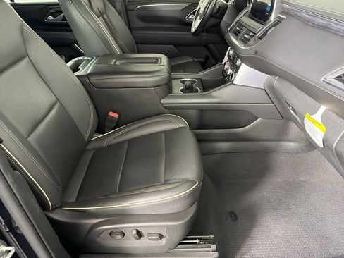 Used 2022 GMC Yukon SLT w/ SLT Premium Package image 11