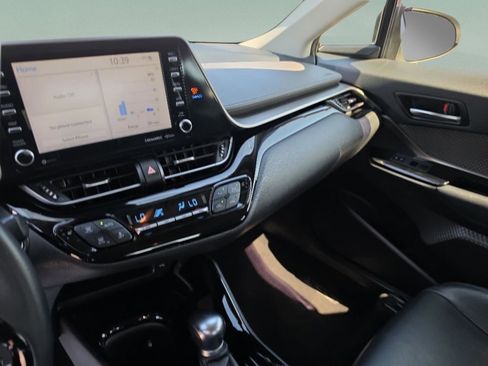 Used 2021 Toyota C-HR Limited FWD image 18