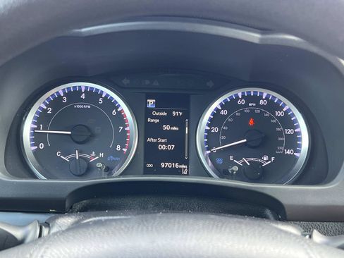 Used 2019 Toyota Highlander LE FWD image 19