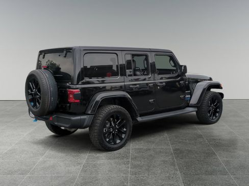 Used 2022 Jeep Wrangler Sahara w/ Cold Weather Group image 5