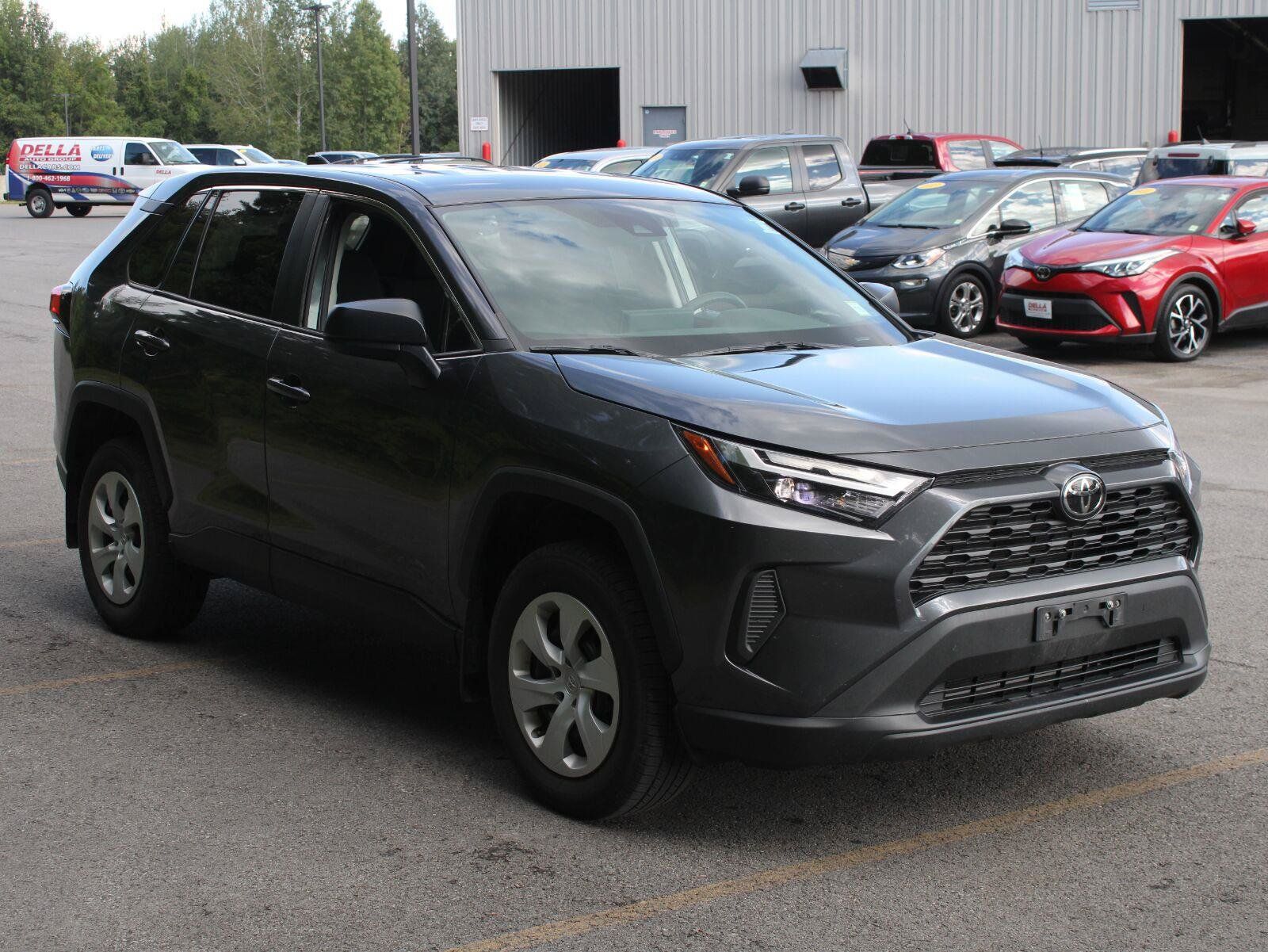 Used 2023 Toyota RAV4 LE AWD/4WD image 3