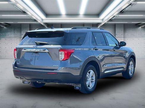 Used 2022 Ford Explorer XLT AWD/4WD image 24