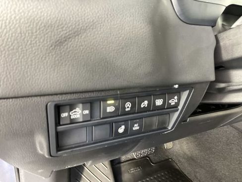 Used 2025 Toyota Tundra Limited AWD/4WD image 13